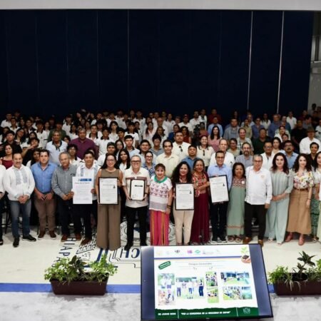 Entregan certificación nacional al trabajo medioambiental de la UNACH WhatsApp Image 2026 06 05 at 6.32.08 PM