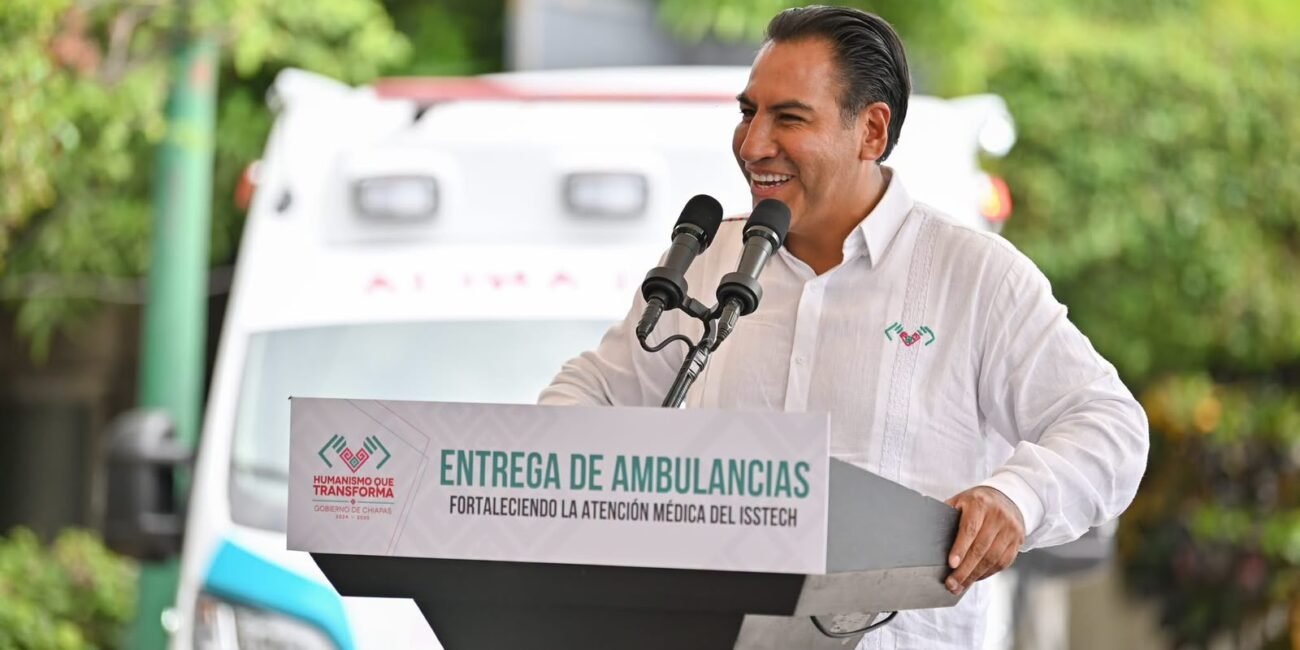 Eduardo Ramírez fortalece la atención médica del Isstech con la entrega de ambulancias
