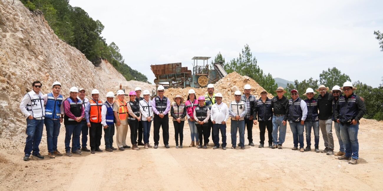 Encabeza Anakaren Gómez Zuart recorrido técnico en la obra del Libramiento de las Alfareras FOTOS SEINFRA 2