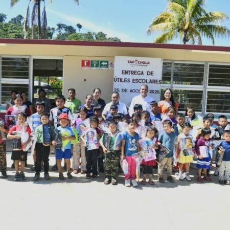 Invertir en la educación es invertir en Tapachula: Yamil Melgar.