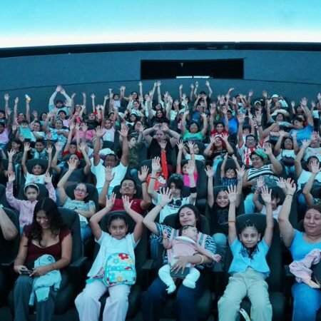 Más de 1,500 personas vivieron una noche de ciencia, estrellas y espuma en el Planetario Tuxtla
