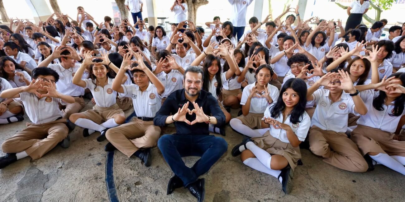 “La tecnología es una herramienta en el aula, pero tenemos que encontrar la metodología adecuada para usarla”: Roger Mandujano