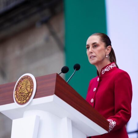 ¡Viva México libre, independiente y soberano!: presidenta encabeza ceremonia por el 216 Aniversario del Grito de Independencia