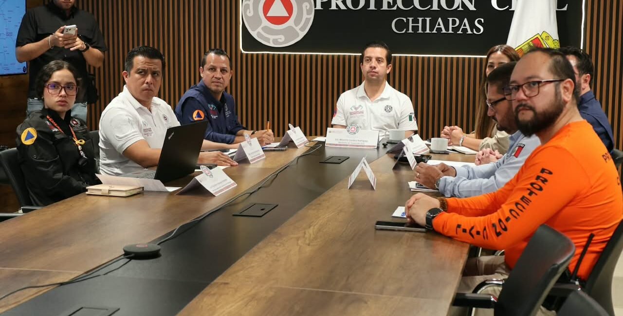 Sesiona Comité Estatal de Emergencias para reforzar acciones de prevención ante continuidad de lluvias intensas en Chiapas