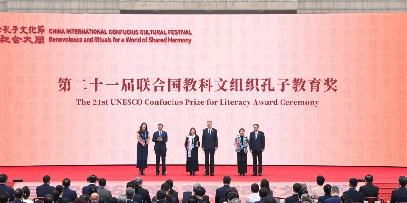 Chiapas lleva a China su experiencia de alfabetización y recibe el Premio Confucio de la Unesco