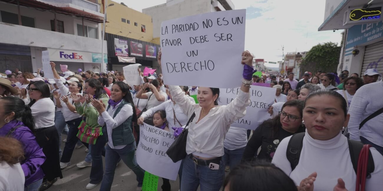 Mujeres de Chiapas marchan en defensa de la reforma de paridad efectiva